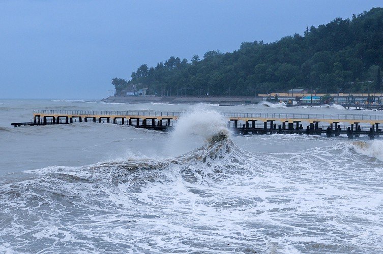 Учебные стрельбы стартовали в акватории Сочи